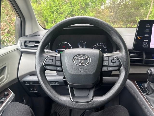 2023 Toyota Sienna LE