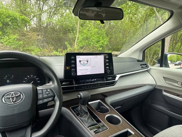 2023 Toyota Sienna LE