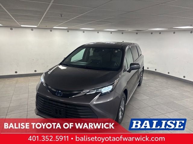 2022 Toyota Sienna LE