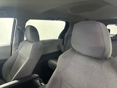 2022 Toyota Sienna LE