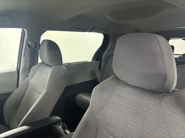 2022 Toyota Sienna LE