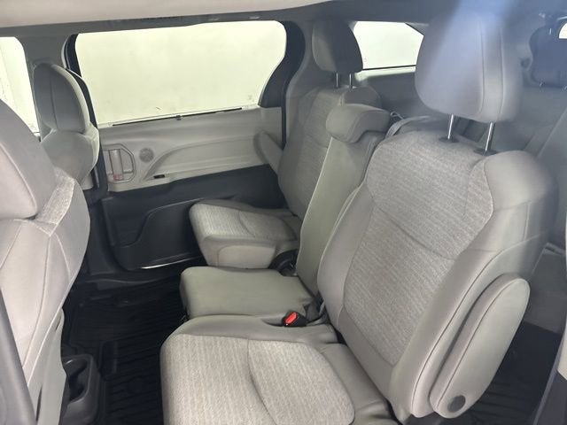 2022 Toyota Sienna LE