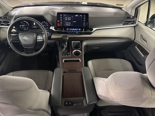2022 Toyota Sienna LE