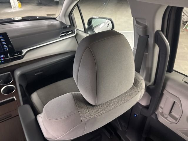 2022 Toyota Sienna LE