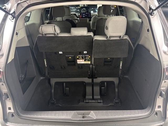 2022 Toyota Sienna LE