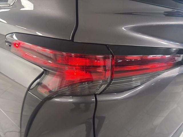 2022 Toyota Sienna LE