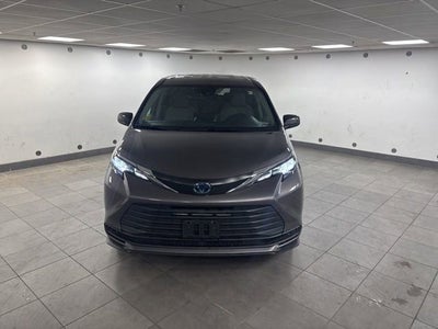 2022 Toyota Sienna LE