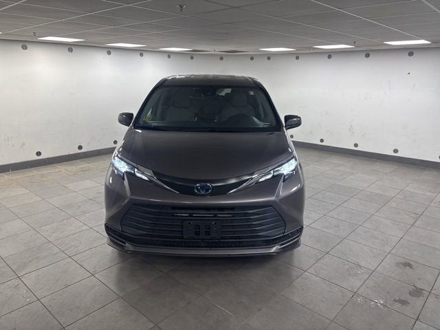 2022 Toyota Sienna LE