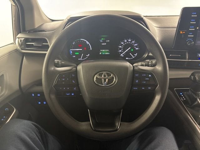 2022 Toyota Sienna LE