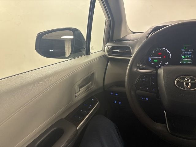 2022 Toyota Sienna LE