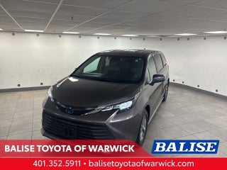 2022 Toyota Sienna LE