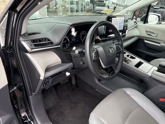 2022 Toyota Sienna Limited