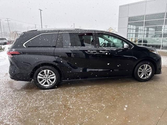 2022 Toyota Sienna Limited